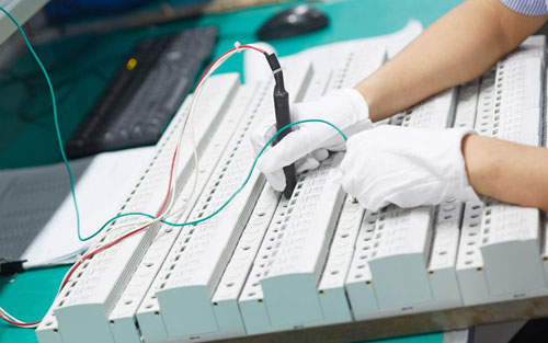 浪涌保護器需具有遙信觸點，可集成至機房環(huán)境監(jiān)控系統(tǒng)，有關系嗎？