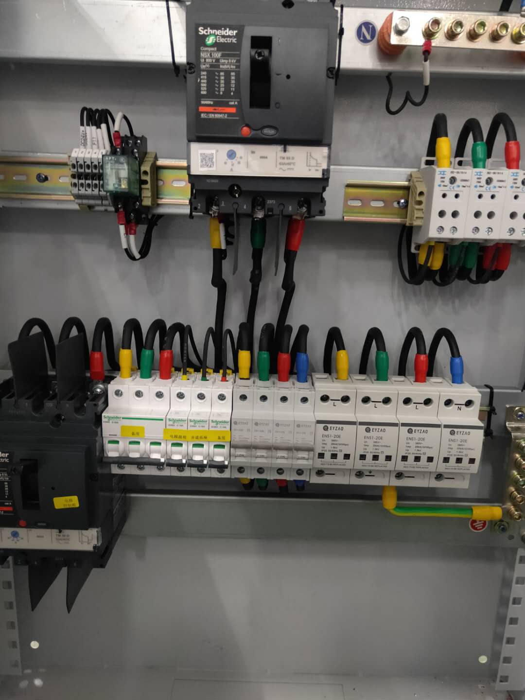 杭海線浪涌 后備保護器安裝現(xiàn)場