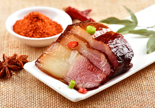 小雪時節(jié)寒氣重-保暖御寒為首要-臘肉