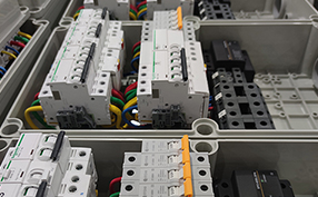 浪涌保護器與避雷器的區(qū)別-立即咨詢--易造防雷