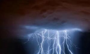 騎車(chē)還能遭雷劈？背后的真相居然是這樣--易造防雷